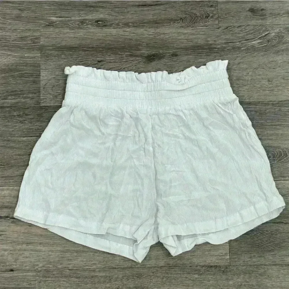 Lovers and Friends White Shorts - Picture 3 of 3